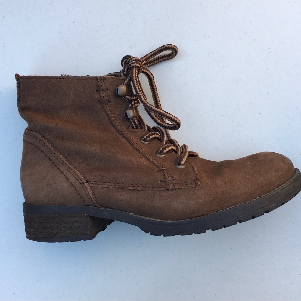 Steve Madden Distressed Lace Up Ankle Boot Size 7